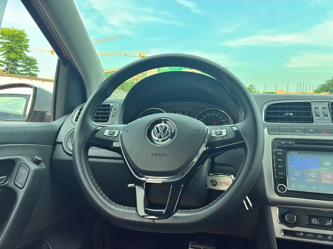 Volkswagen Polo 2014 1.6L Cross Polo Automatic фото 11