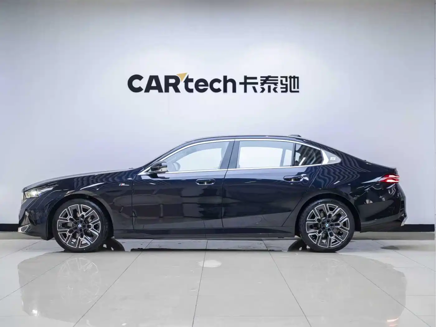 BMW 5 Series 2024 530Li Premium M Sport Package фото 5