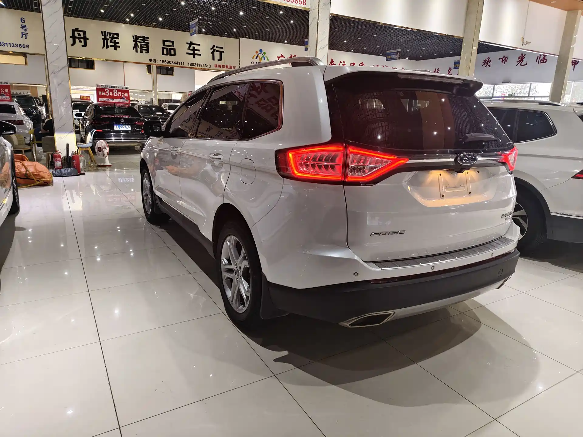 Фото 14 - Ford Edge