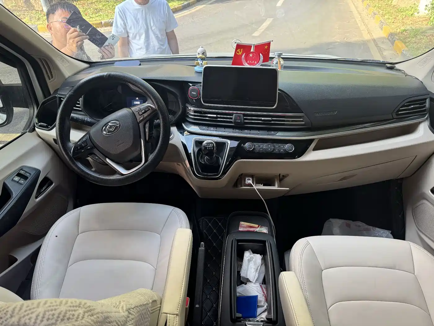 SAIC Maxus Xintu V90 2024 Zhida Commercial Version 2.0T Manual RWD Long Wheelbase High Roof Single Rear Tire 9-Seater фото 4