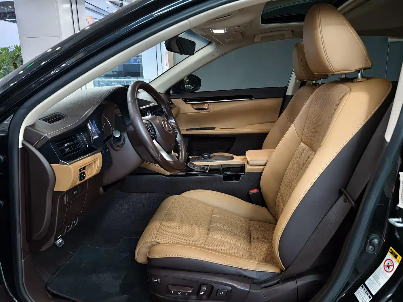 Lexus ES 2016 200 Midnight Special Limited Edition фото 4