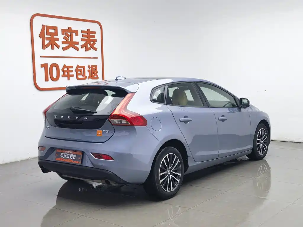 Фото 2 - Volvo V40