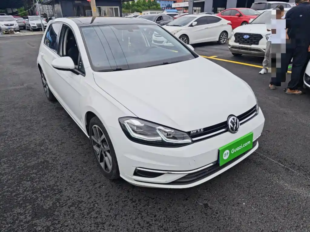 Photo 4 - Volkswagen Golf