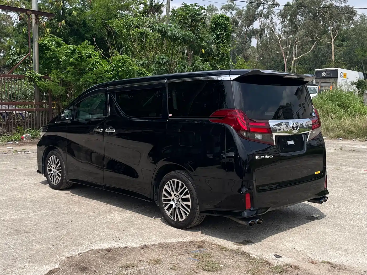 Toyota Alphard фото 6