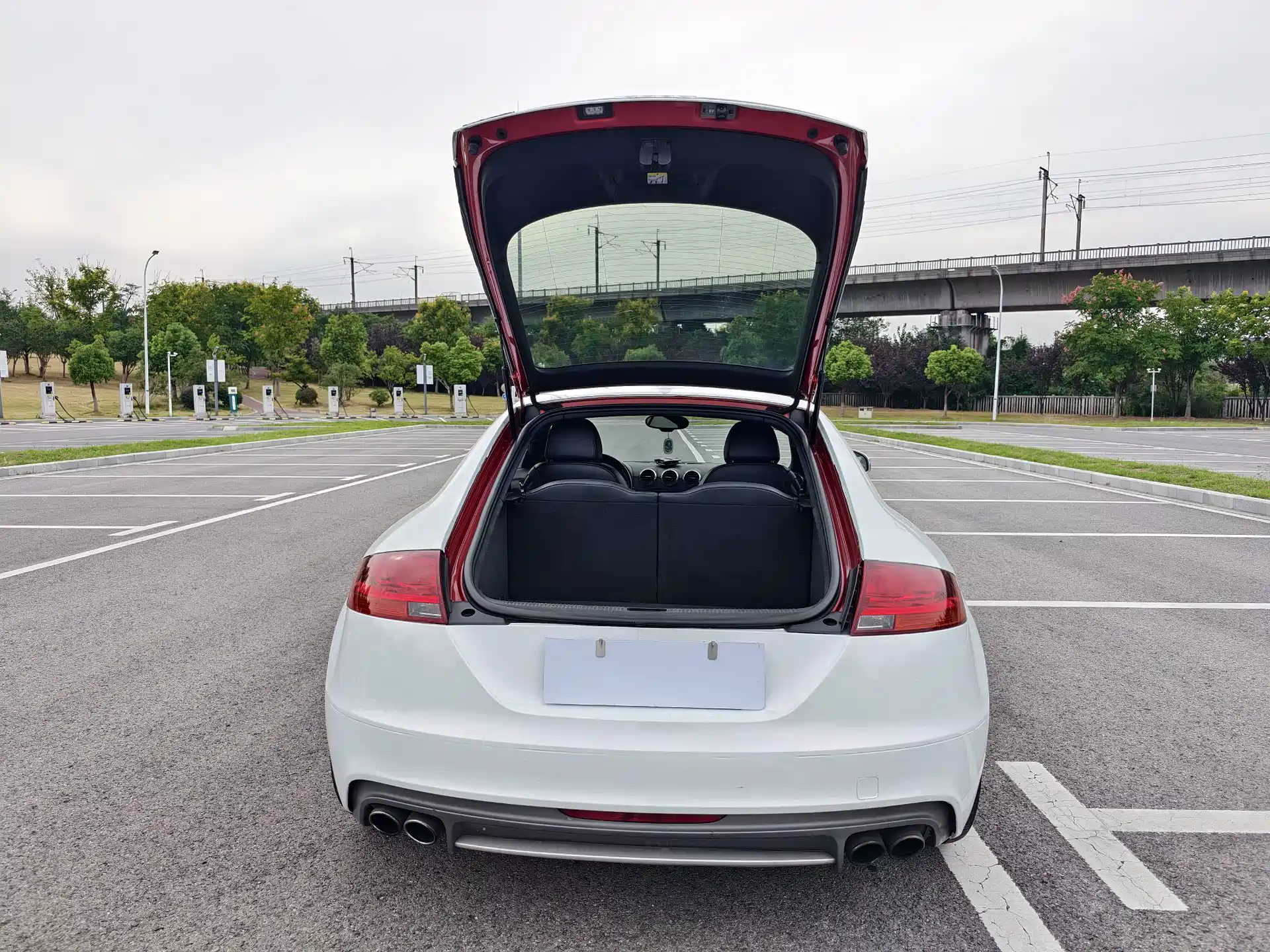 Photo 9 - Audi TTS