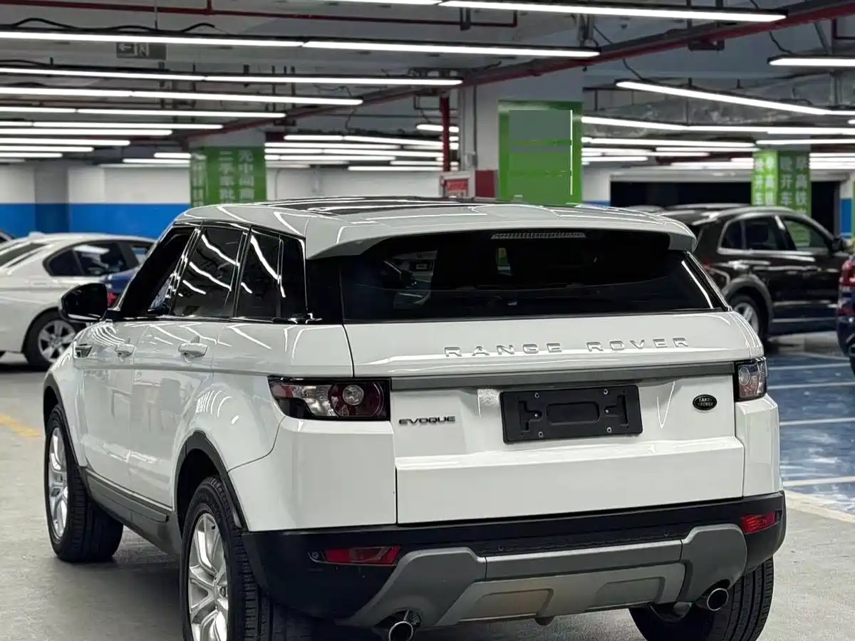 Land Rover Range Rover Evoque 2015 2.0T 5-Door Fashion Edition фото 9