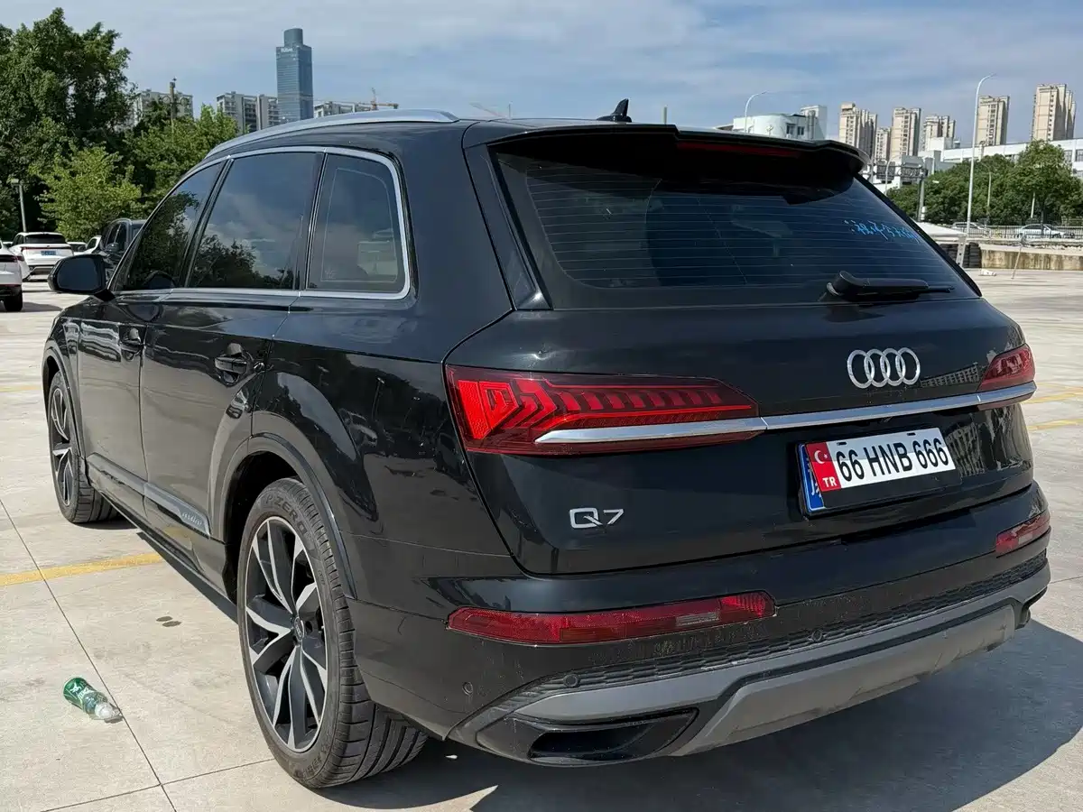 Photo 7 - Audi Q7