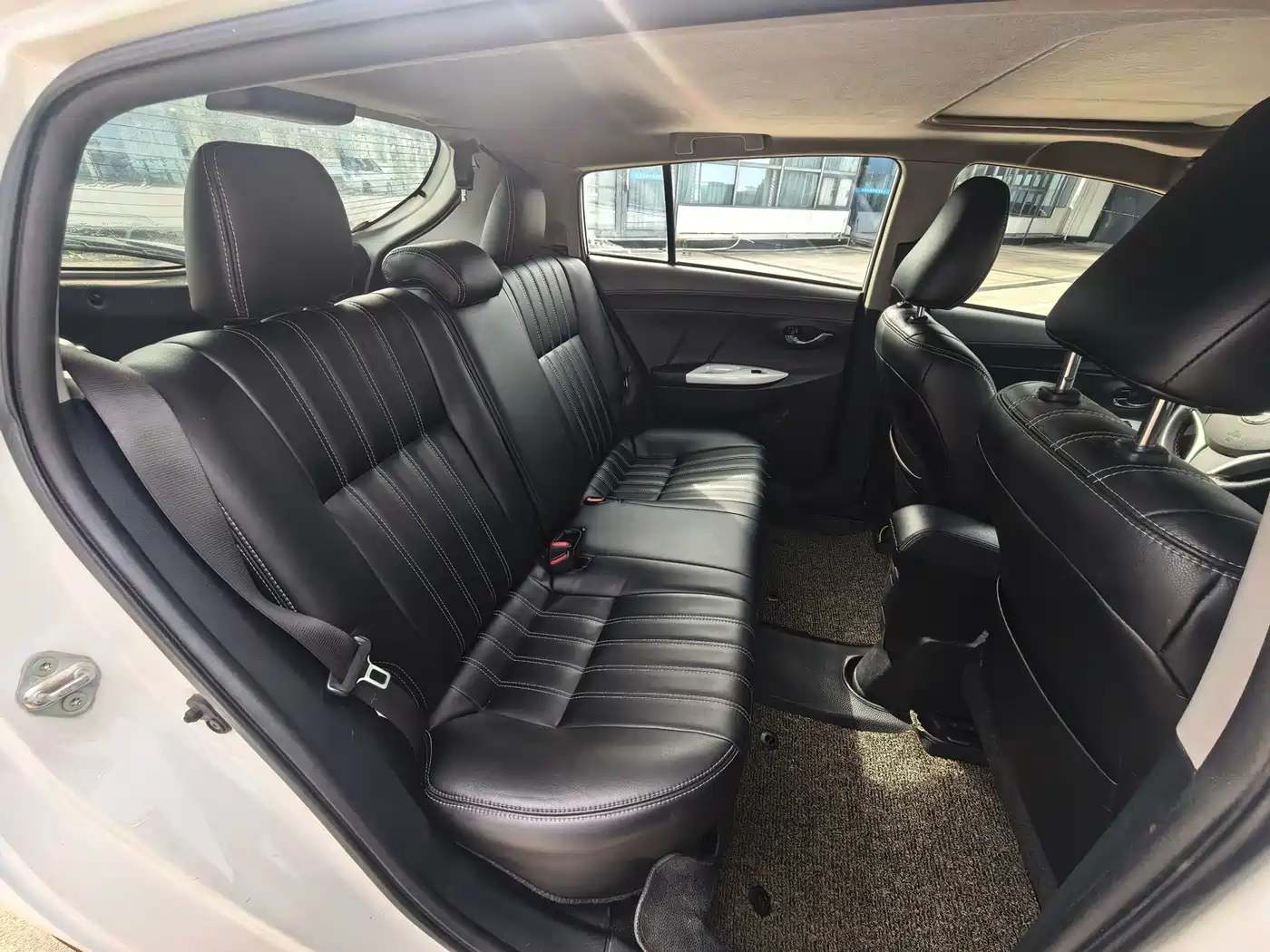 Toyota YARiS L Zhi Xuan 2015 1.5G Auto Sunroof Special Edition фото 8