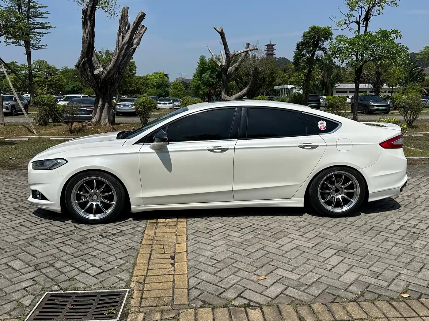 Ford Mondeo 2013 2.0L GTDi240 Luxury Sport фото 7
