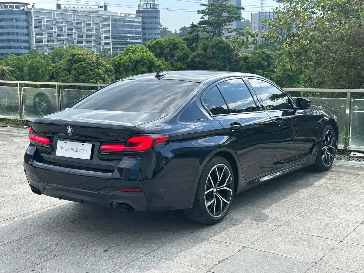 Photo 13 - BMW 5 Series (Import)