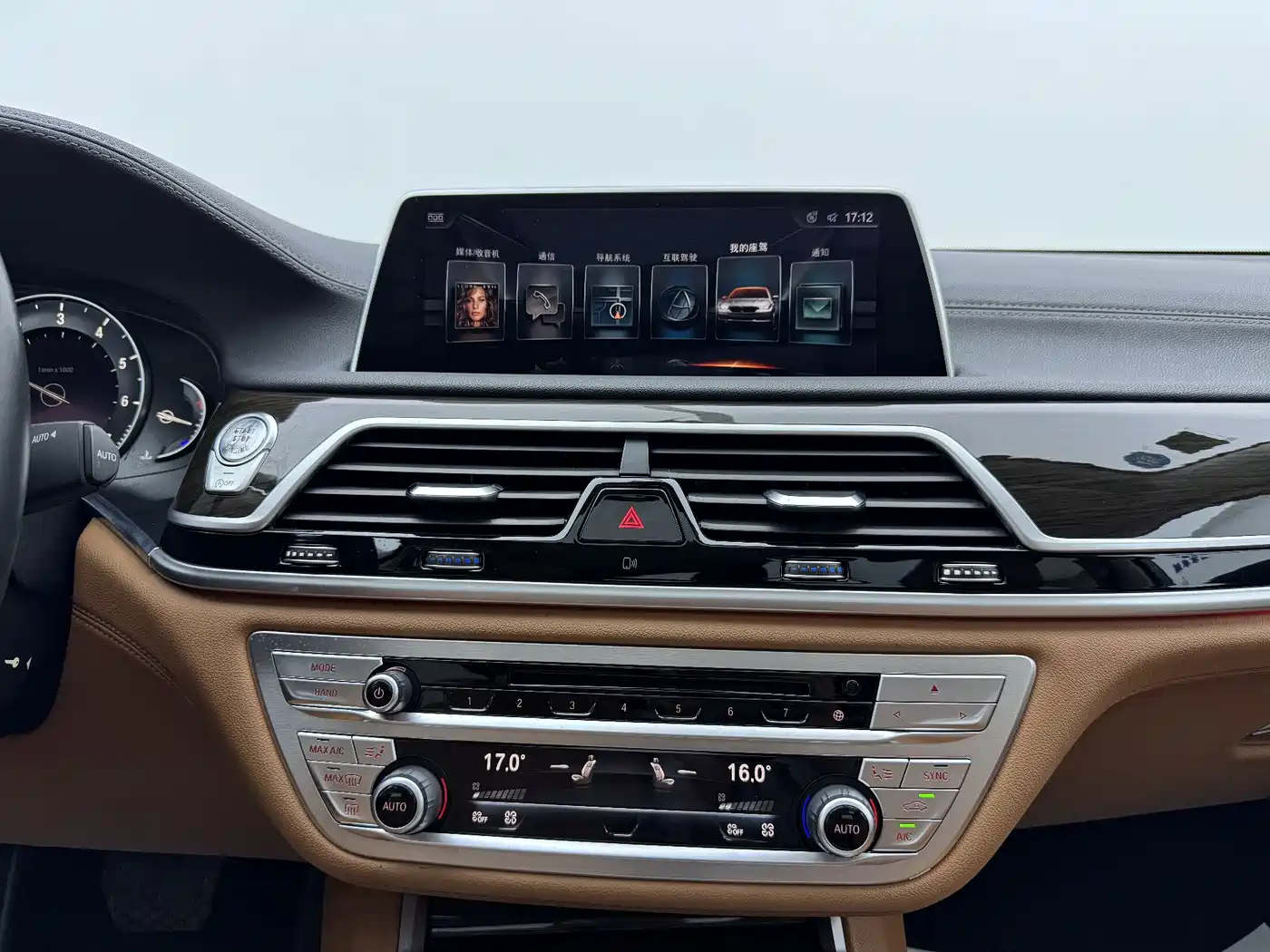 BMW 7 Series 2016 730Li Leading фото 7
