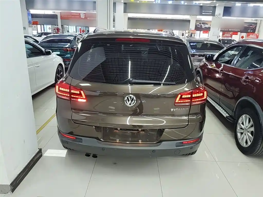 VOLKSWAGEN TIGUAN
