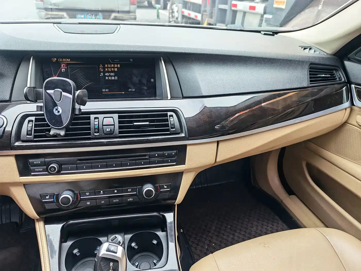 Photo 2 - BMW 5 Series