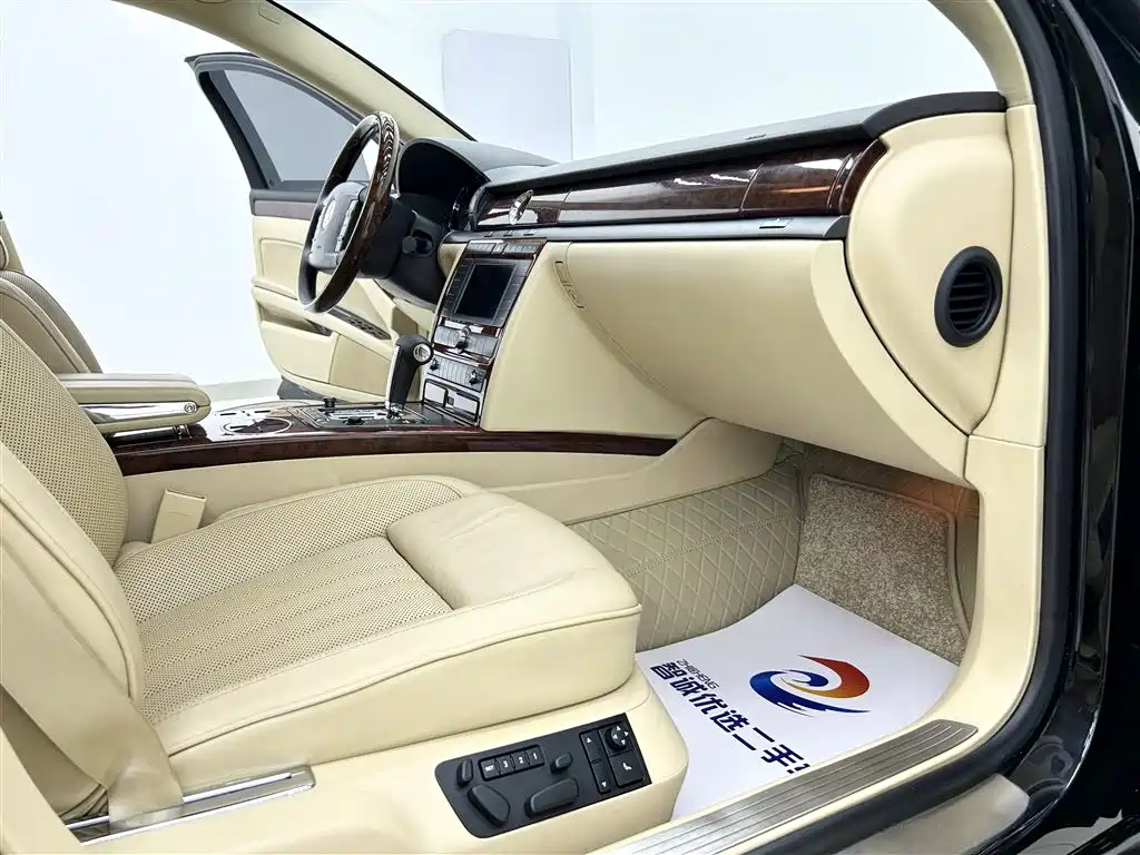 Volkswagen Phaeton 2009 Model 4.2L V8 4-seat Extended Executive Edition фото 12