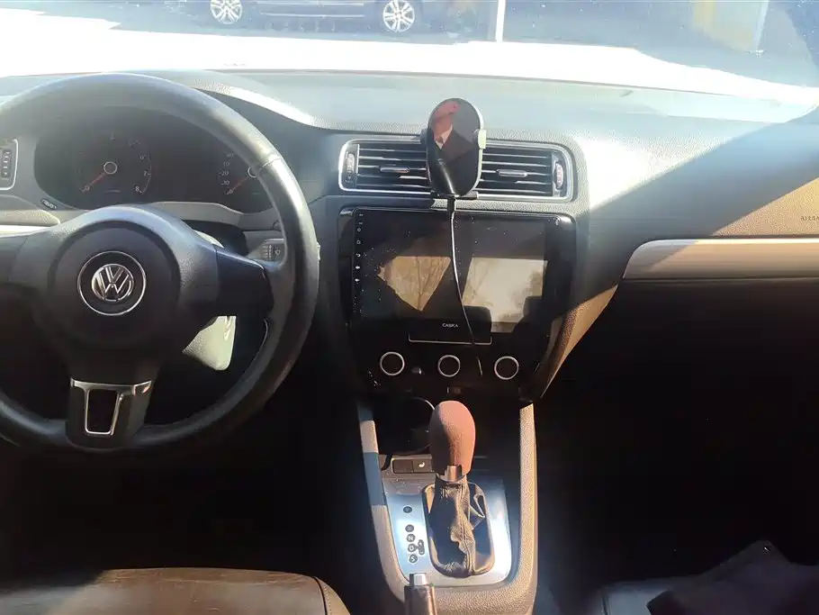 Volkswagen Sagitar 2014 Facelift 1.6L Automatic Leading Version фото 12