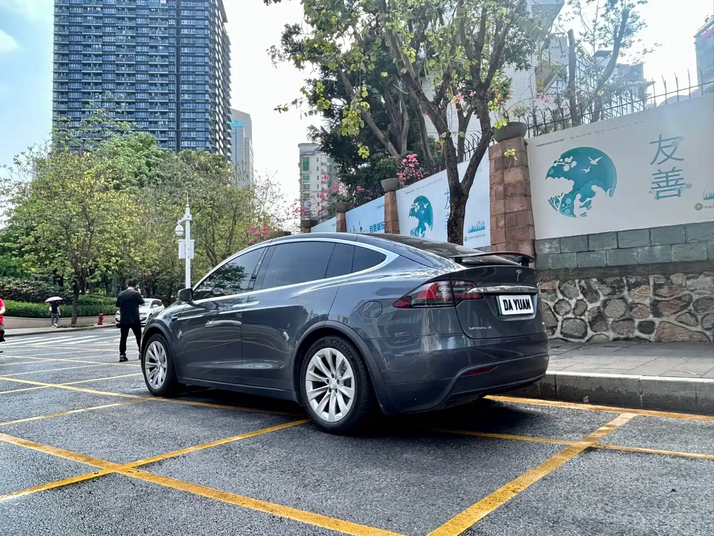 TESLA MODEL X