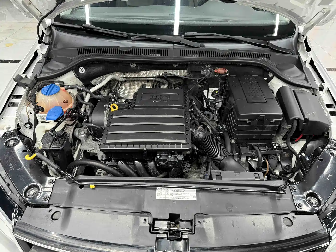 Volkswagen Sagitar 2015 1.6L Automatic Comfort фото 14