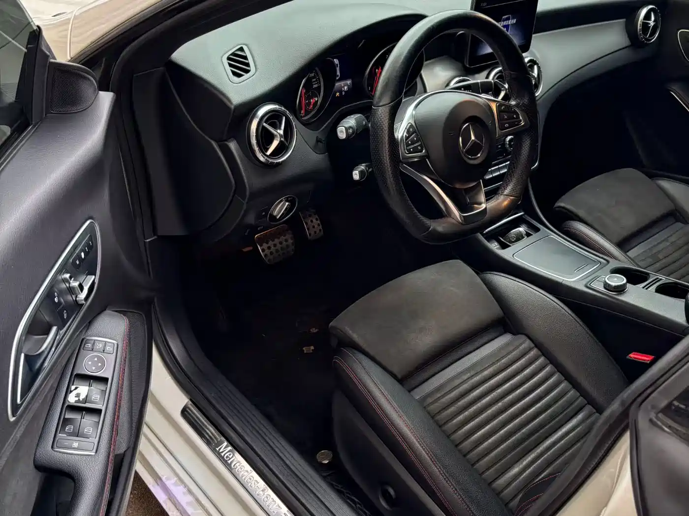 Mercedes-Benz CLA (Import) 2017 CLA 220 4MATIC фото 3