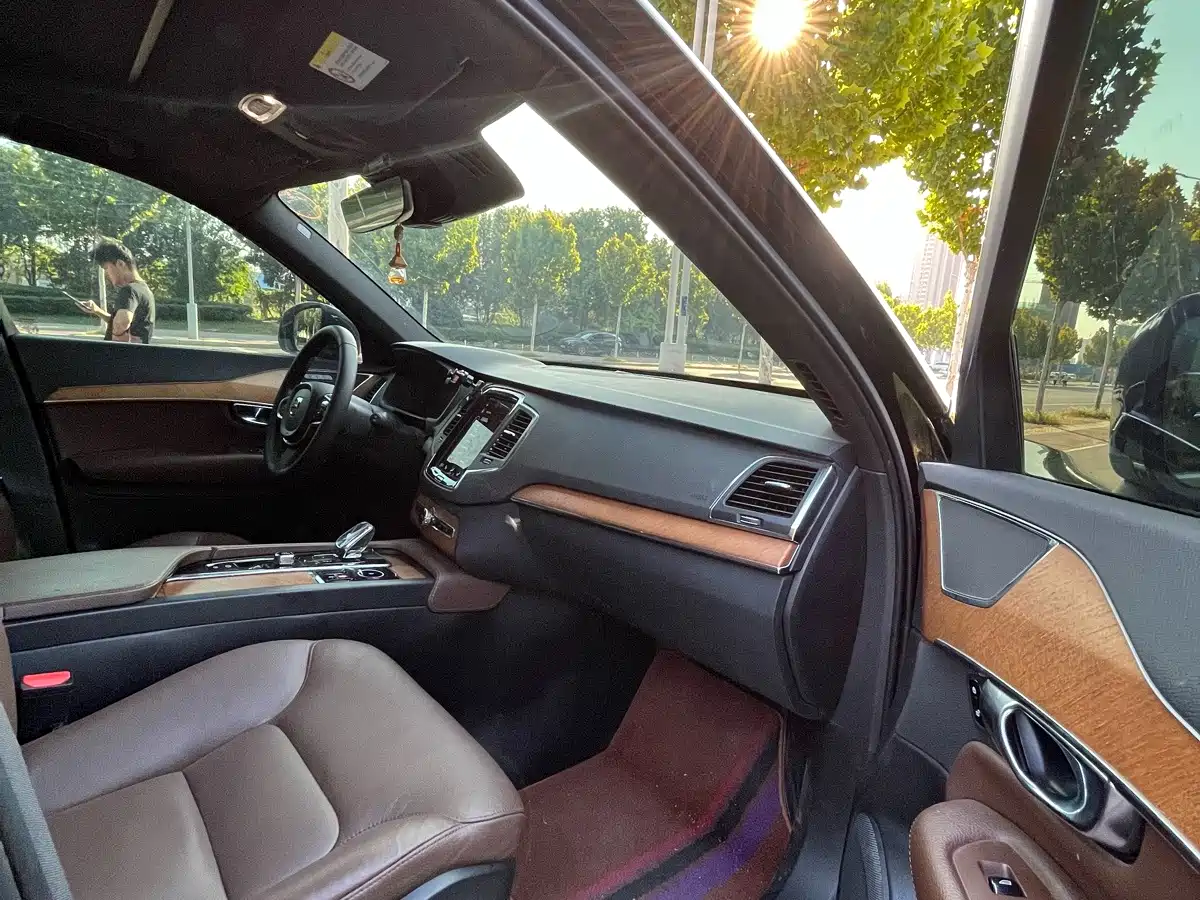 صورة 6 - Volvo XC90