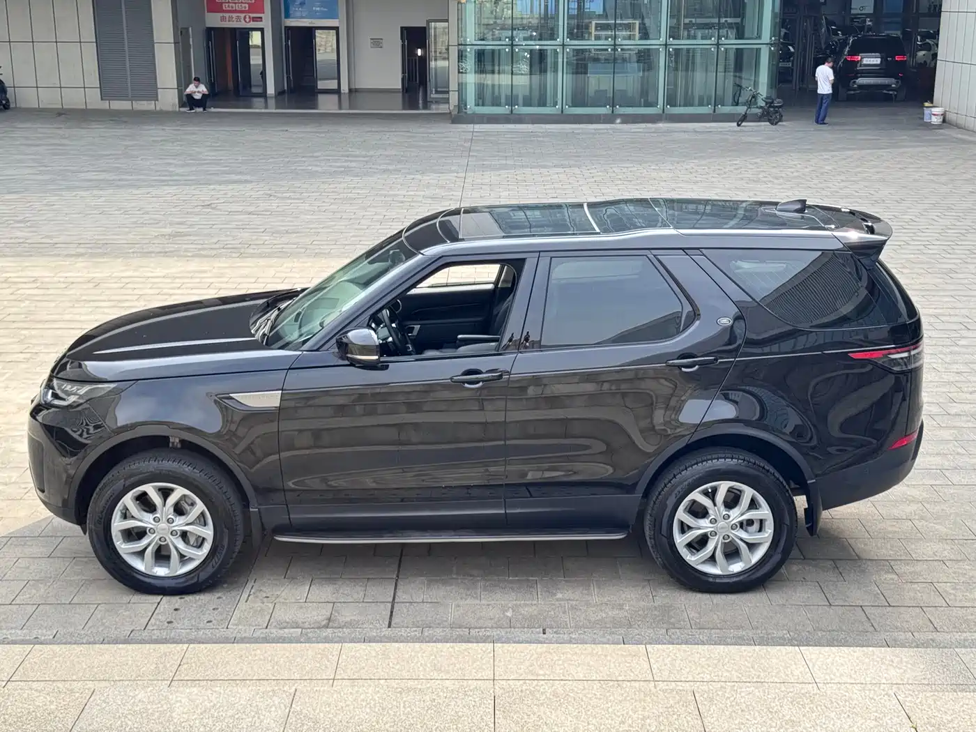 Land Rover Discovery 2020 3.0 SC V6 SE фото 2
