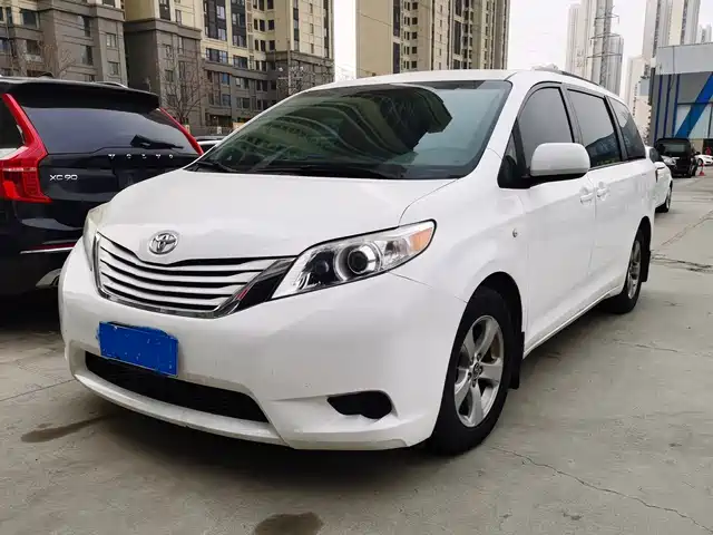 TOYOTA SIENNA
