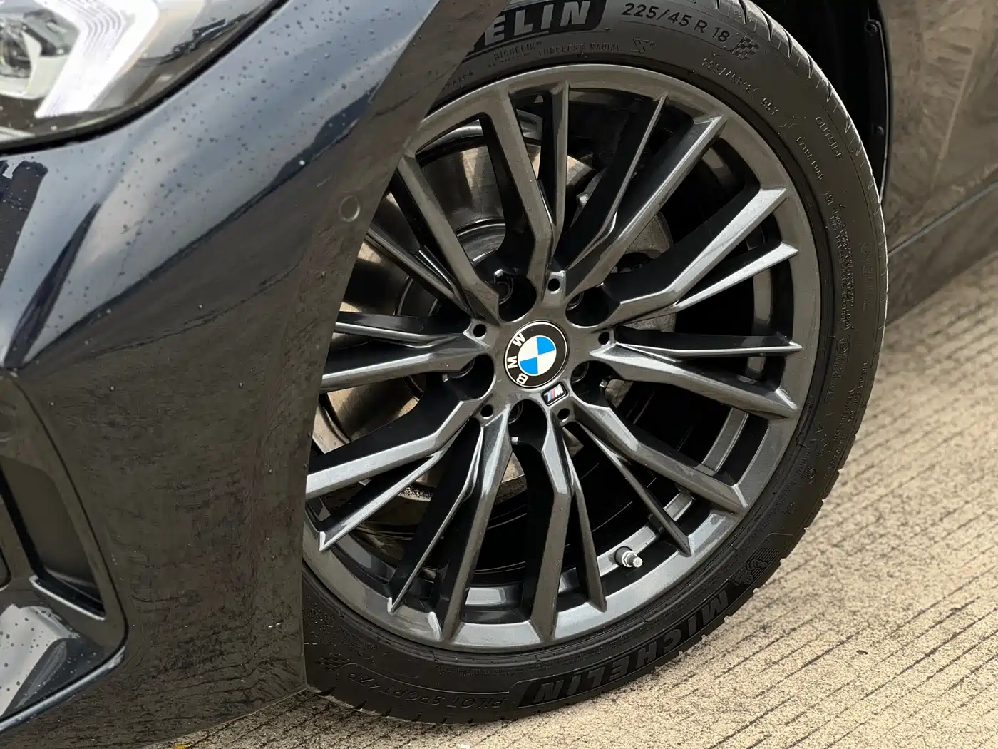 BMW 3 Series 2023 325Li M Sport Black Night Package фото 4