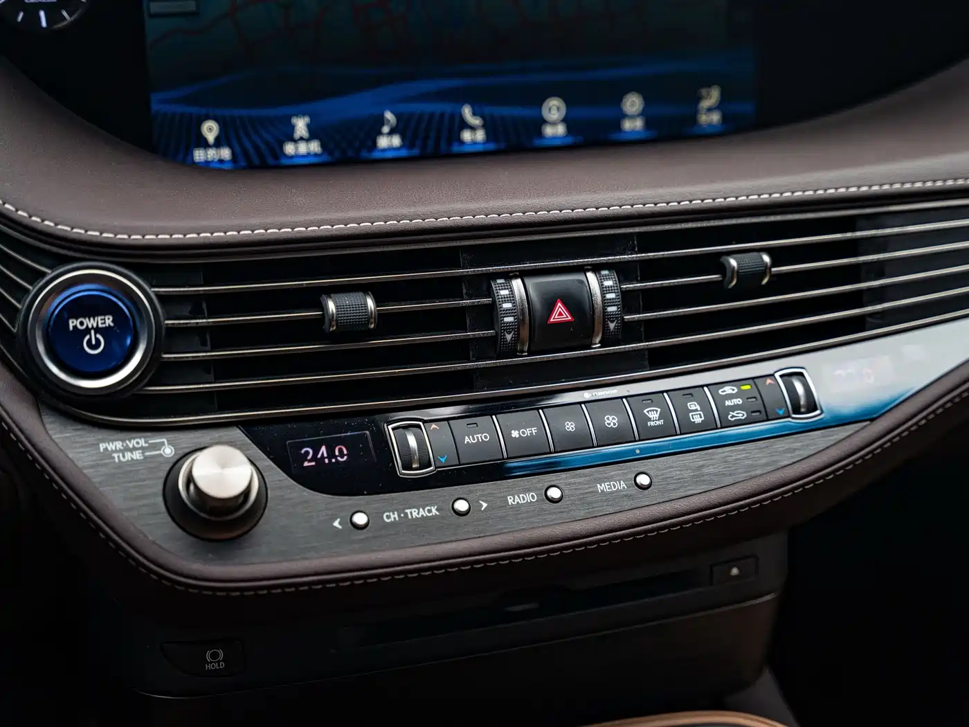 Фото 14 - Lexus LS