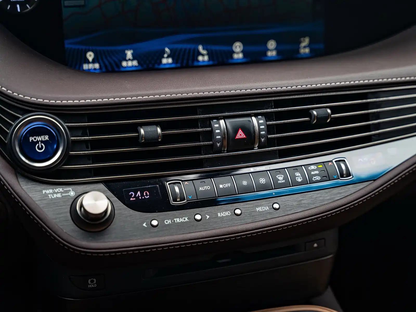 Фото 14 - Lexus LS