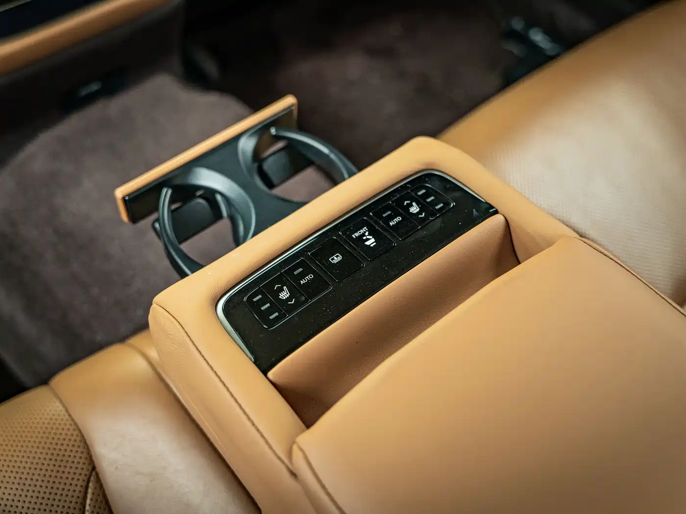 Фото 20 - Lexus LS