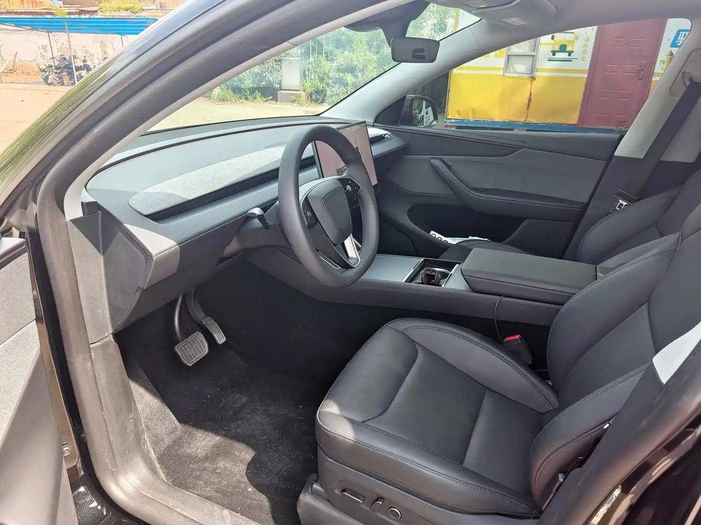 Tesla Model Y 2026 2025 Rear-Wheel Drive