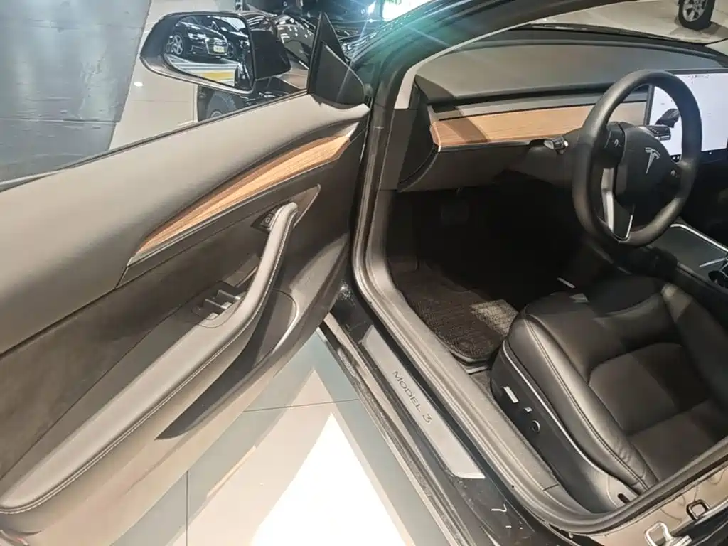 Фото 16 - Tesla Model 3