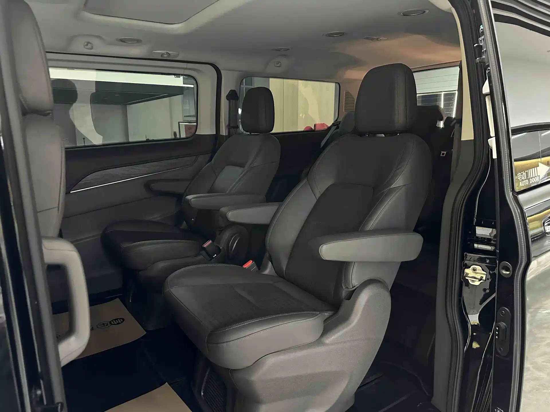 Photo 11 - Ford Tourneo