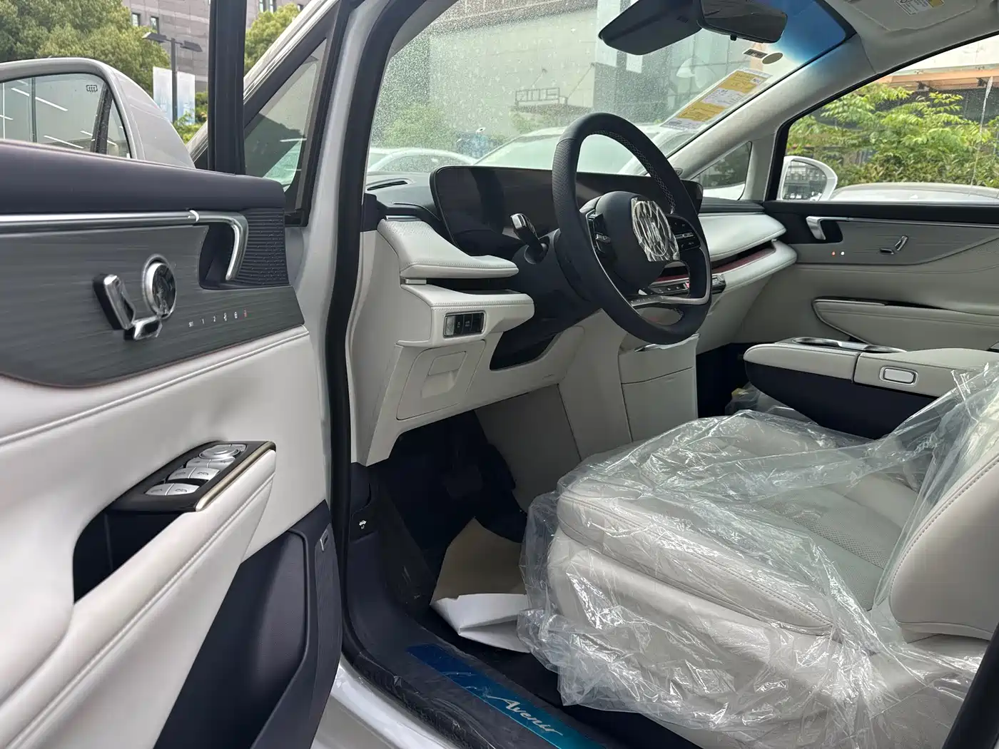 Buick GL8 2026 Luzun Luxury Edition фото 5