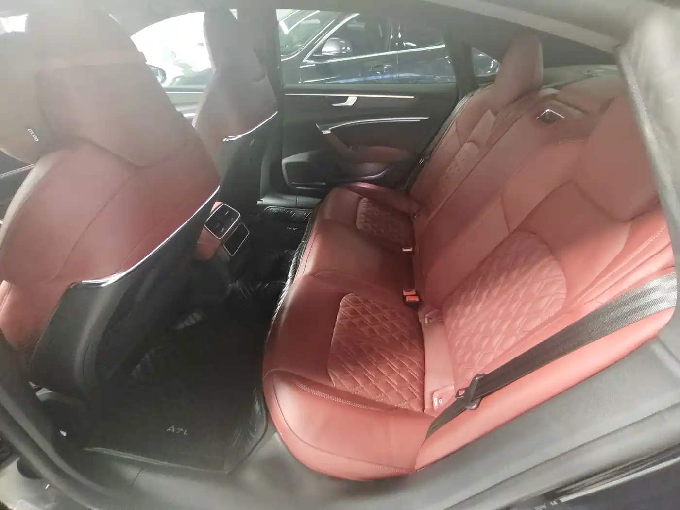 Фото 11 - Audi A7L