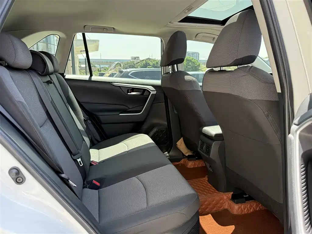 Toyota RAV4 Rongfang 2022 Hybrid 2.5L E-CVT 2WD Elite Edition фото 26
