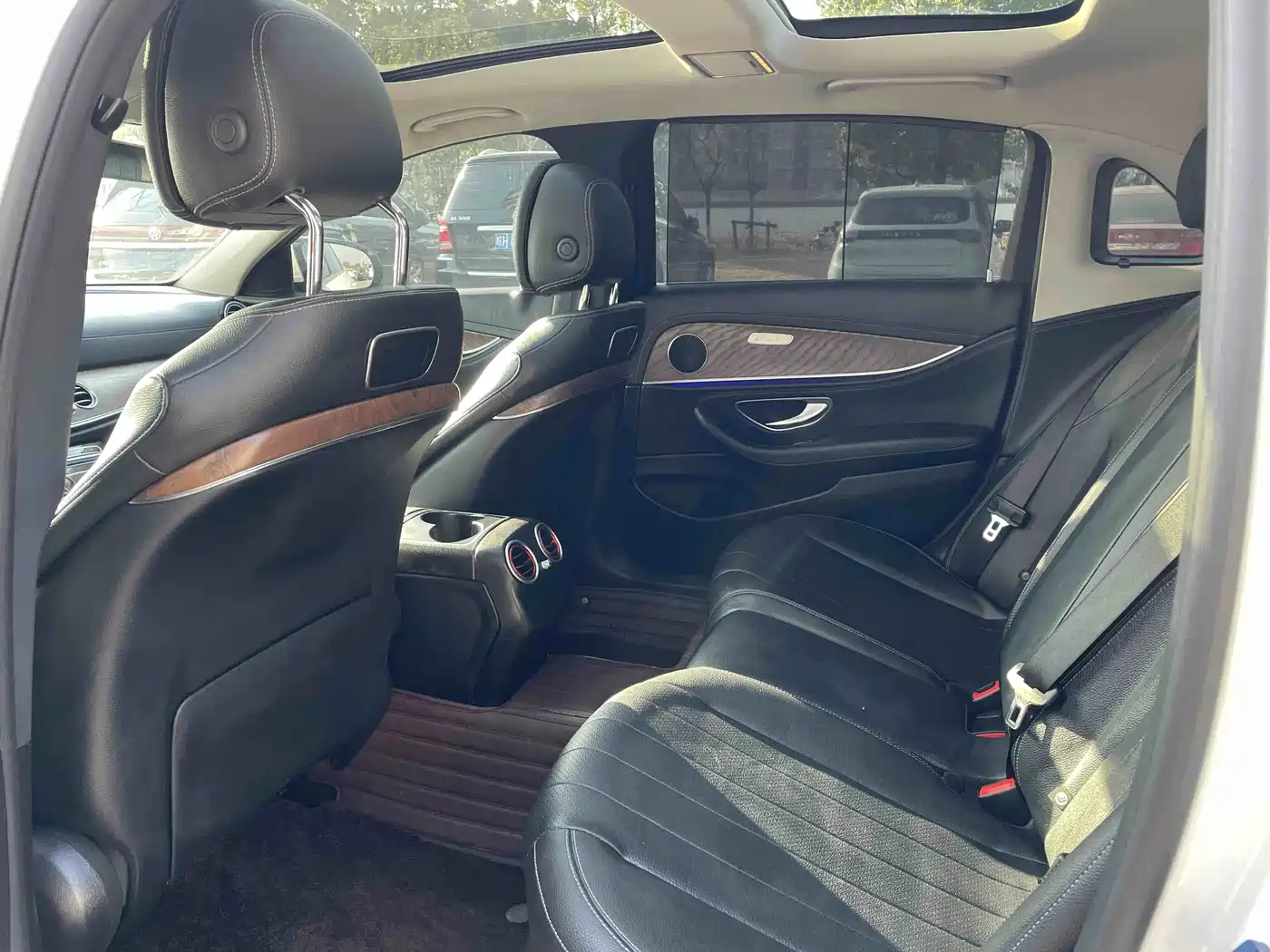 Mercedes-Benz E-Class 2017 E 300 L Luxury фото 7