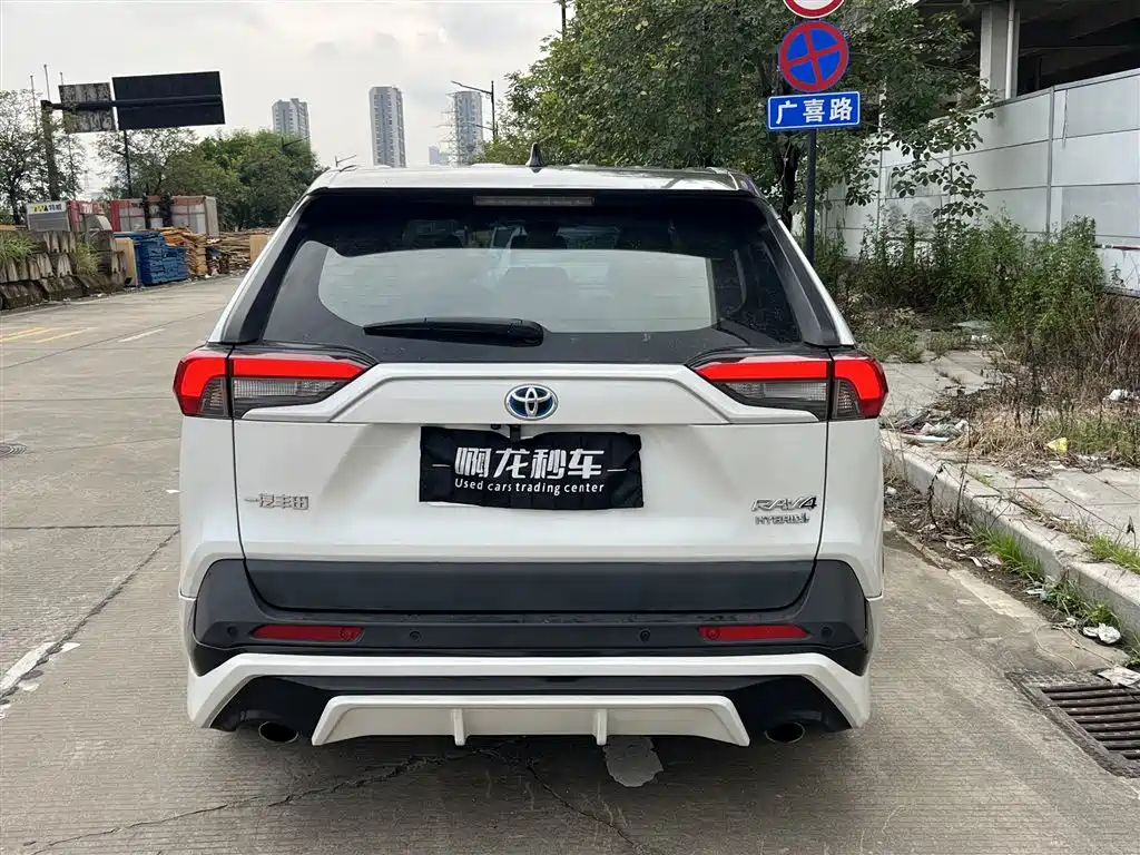 Фото 8 - Toyota RAV4 Rongfang