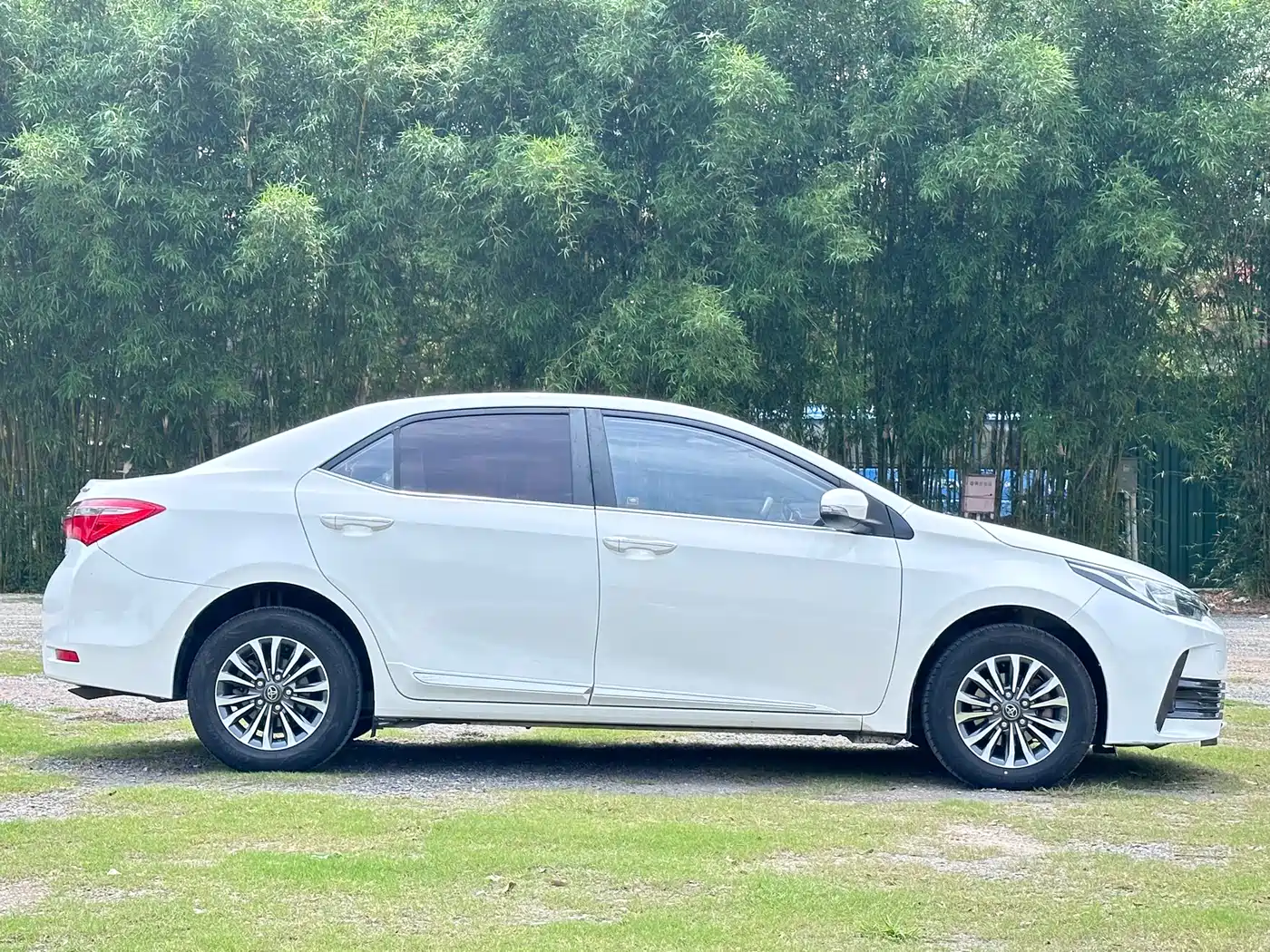 Toyota Corolla 2017 Facelift 1.2T S-CVT GL-i фото 7