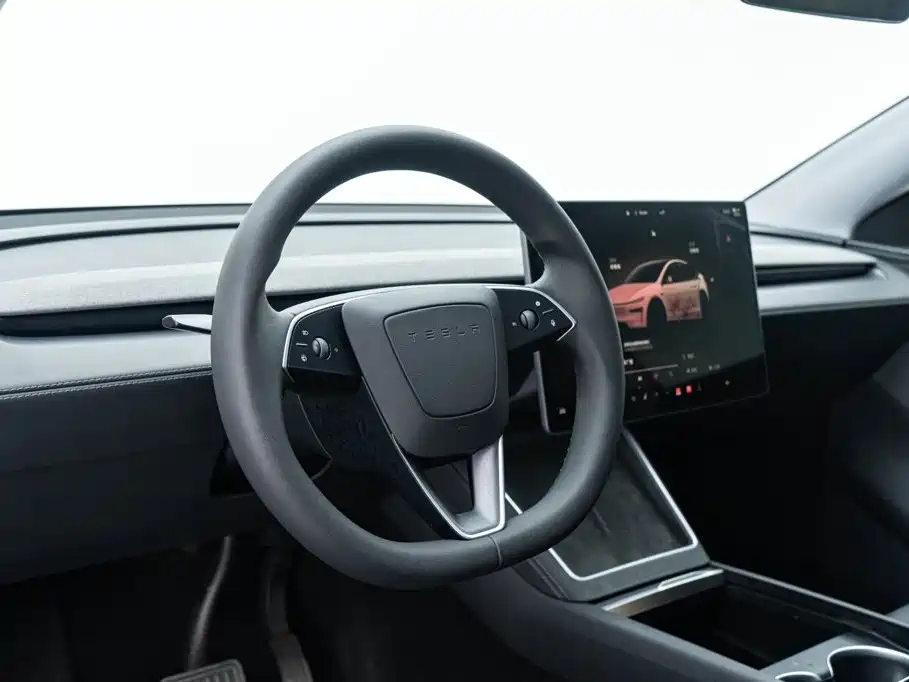 Фото 10 - Tesla Model Y