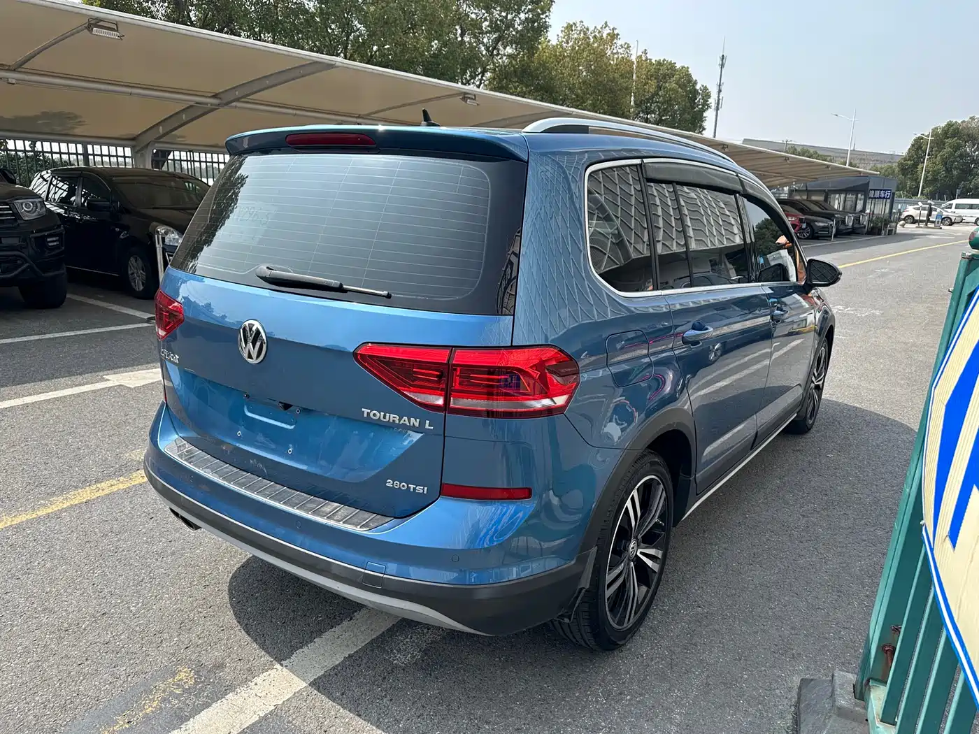Volkswagen Touran 2018 Touran L 280TSI DSG Frontier Edition 7-Seater China V фото 13