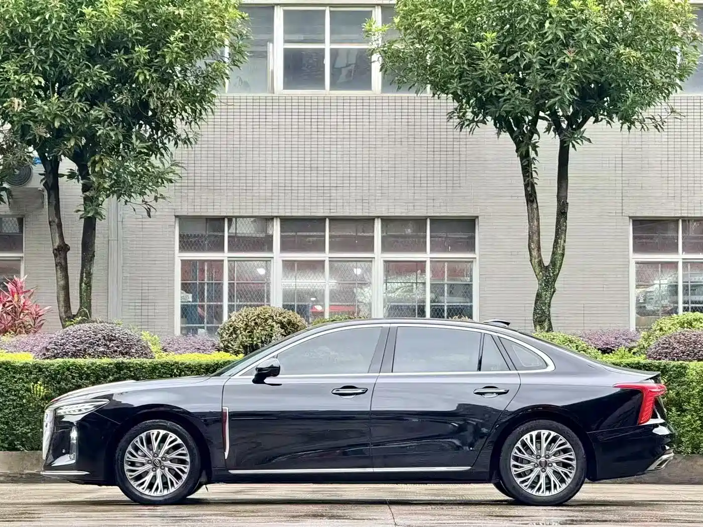 Hongqi H5 2023 2.0T Auto Smart Connect Flag Enjoy фото 3