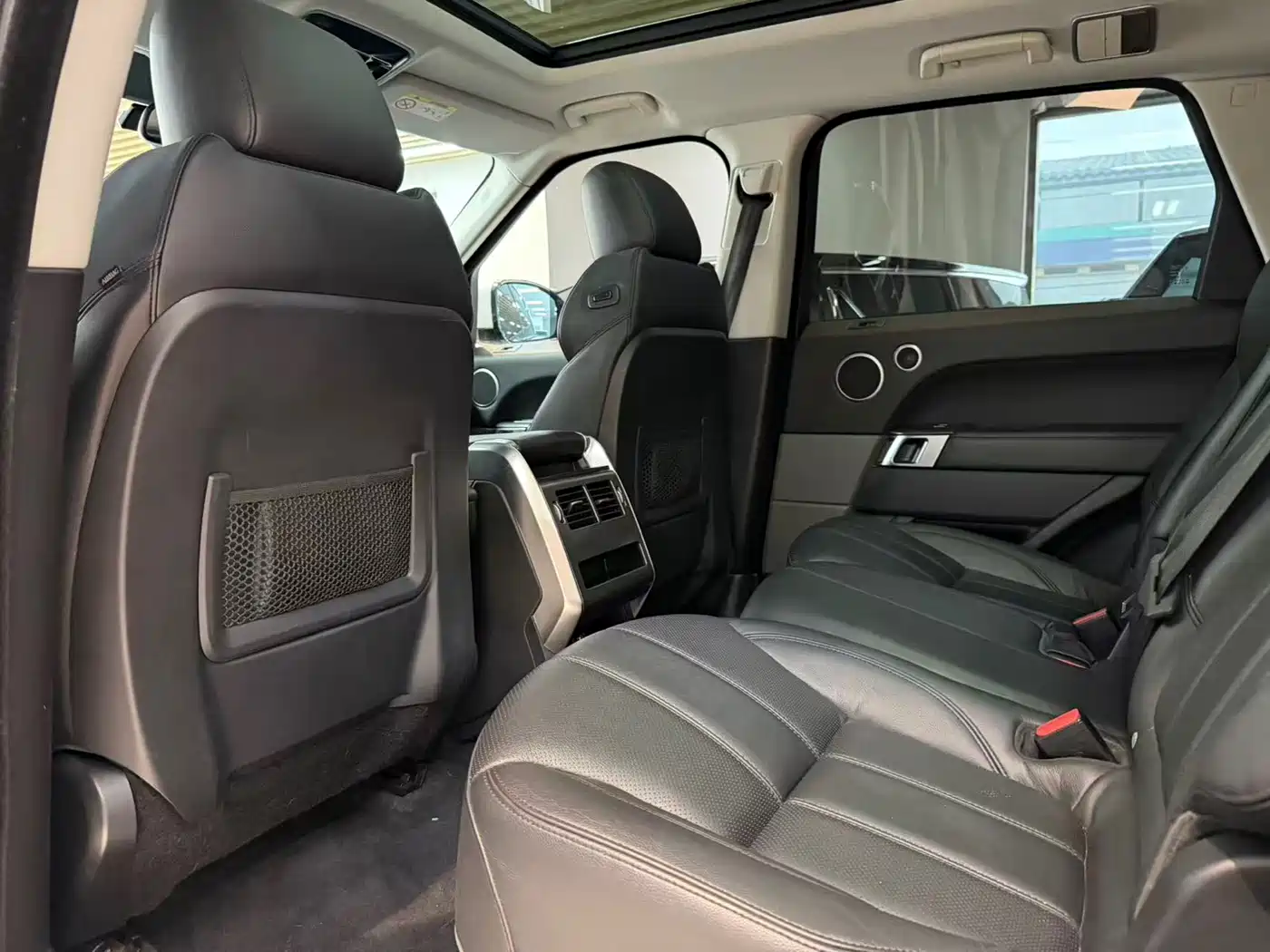 Land Rover Range Rover Sport 2016 Model 3.0 SC V6 HSE фото 10