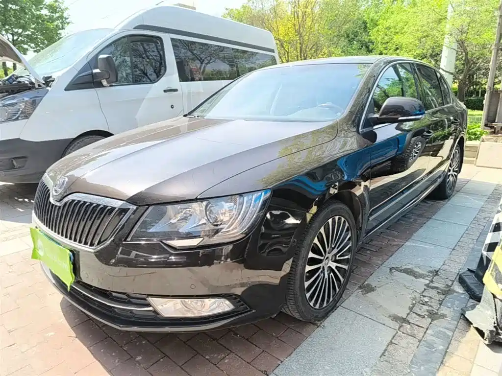 Škoda Superb 2013 2.0TSI DSG Executive Edition фото 2