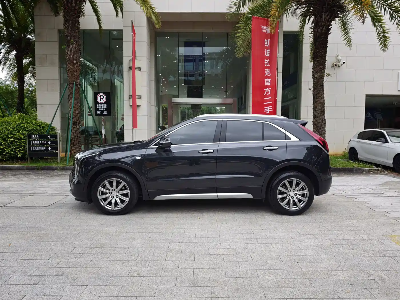 Cadillac XT4 2019 2018 28T FWD Leading Edition