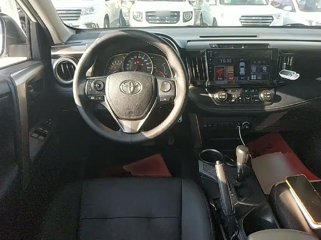 Toyota RAV4 Rongfang 2015 2.0L CVT 2WD Trend Edition фото 11