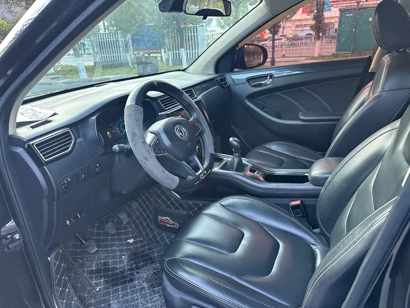 Dongfeng Fengguang Fengguang 580 2016 2016 Model 1.5T Manual Comfort Version
