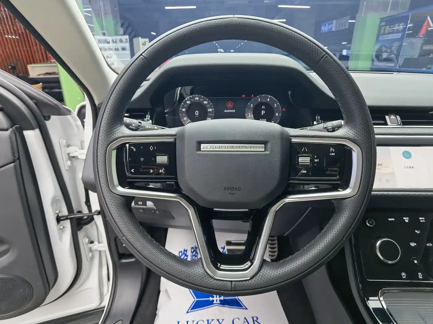 Land Rover Range Rover Evoque 2023 Range Rover Evoque L 200PS Elite Edition фото 10