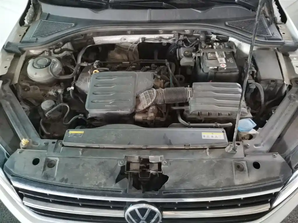 VOLKSWAGEN BORA