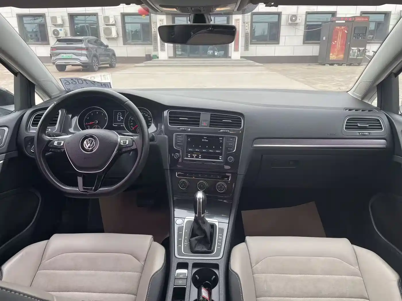 Volkswagen Golf 2017 230TSI Auto Luxury Millionth Anniversary Edition фото 11