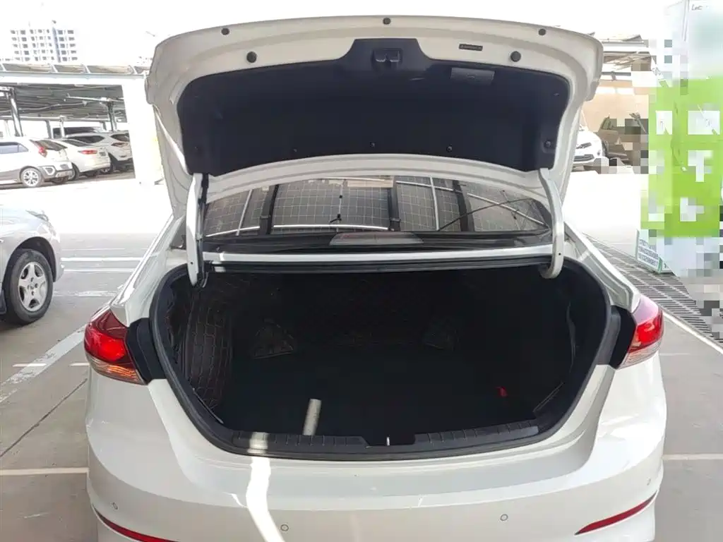Hyundai Elantra 2016 Model 1.6L Automatic Smart Elite фото 19